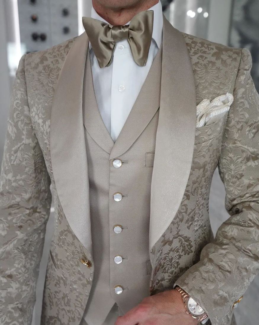 Champagne Oro Fiore Dinner Jacket @ The Vault
